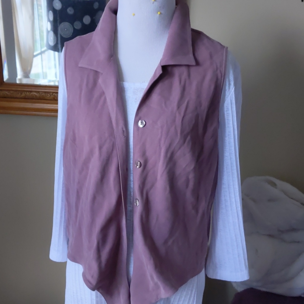 Light purple sleeveless top